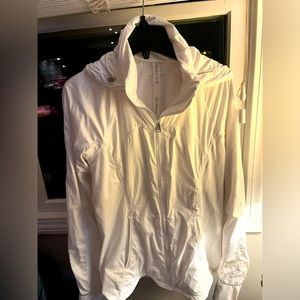 LuLuLemon women’s white nylon jacket sz 6